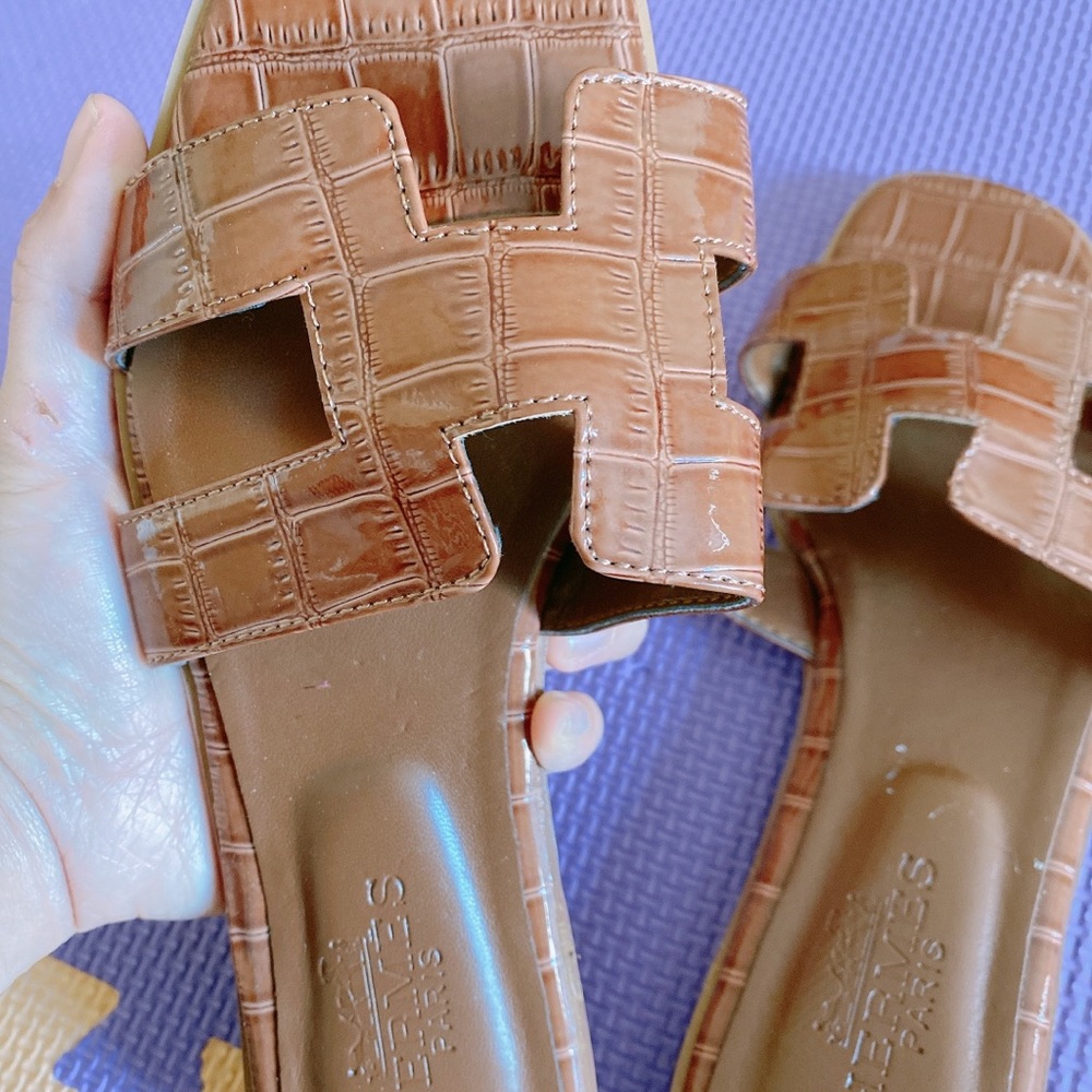 Size 6.5 - Picture 2 of 2